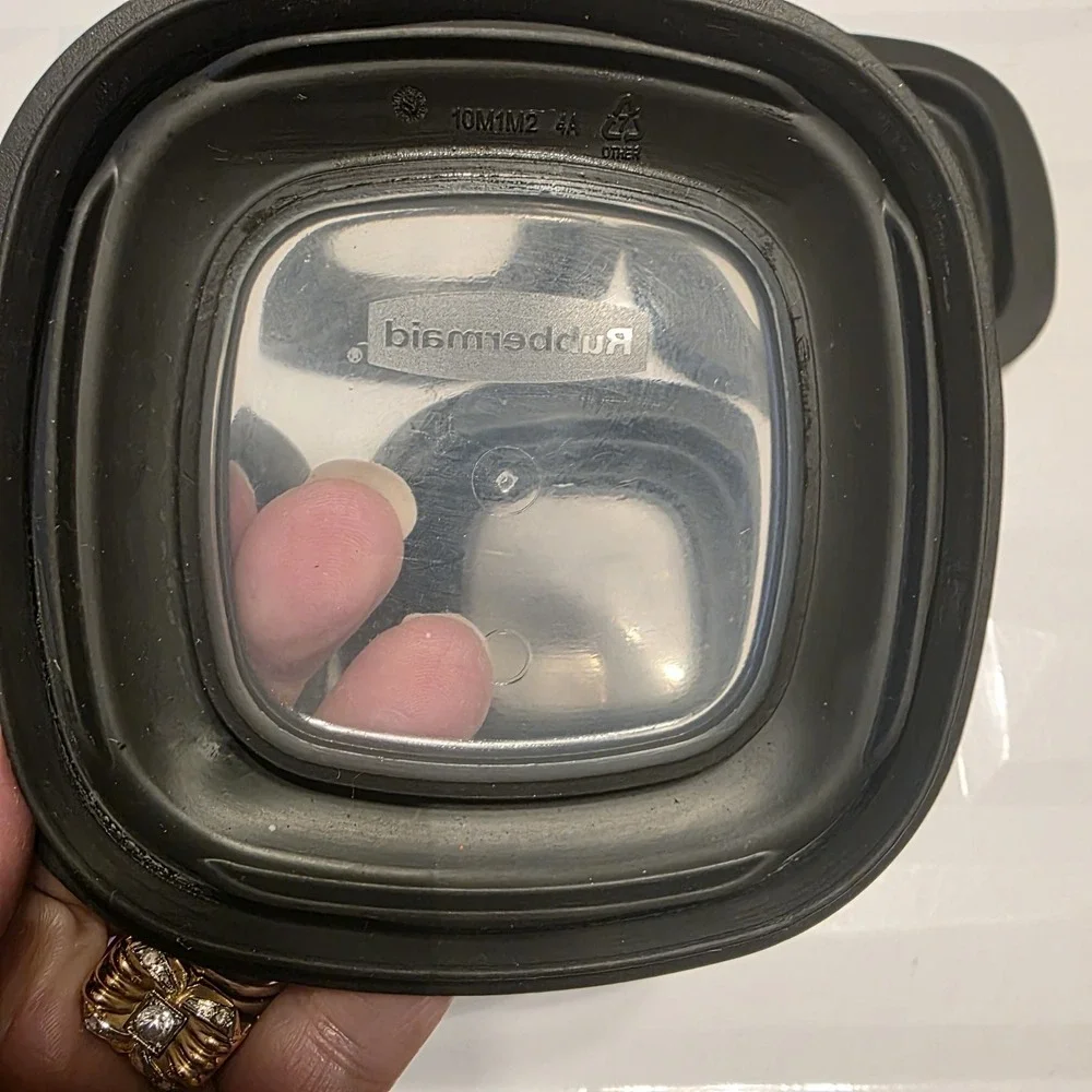 Rubbermaid Glass Food Storage Containers Lot - 2 - 1.5 Cup, 1 - 1 Cup & 5 Lids